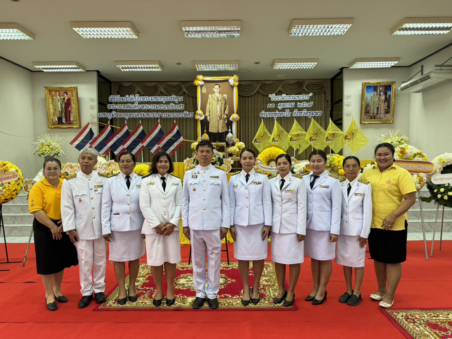 พิธีทำบุญตักบาตรถวายพระราชกุศลและพิธีวางพวงมาลา